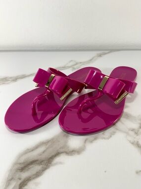 Michael Kors Kayden Fuchsia Gold Bow Glossy Jelly Thong Flat Slip-On Sandals, 7